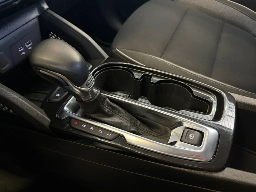 Used 2024 Summit White Chevrolet LT image 31