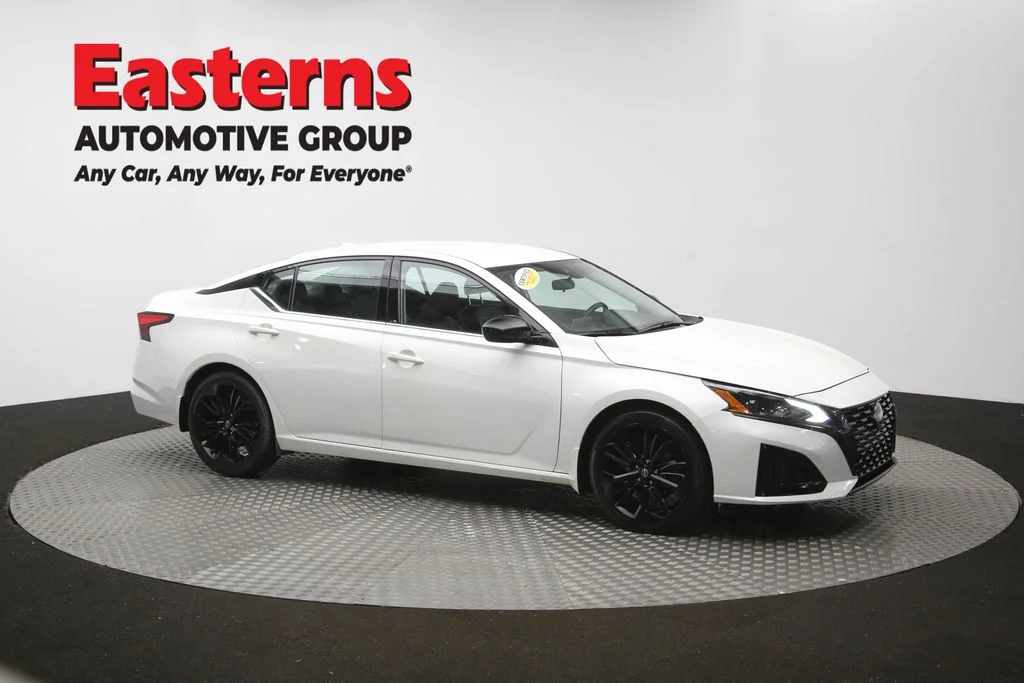 Used 2023 White Nissan 2.5 SR image 47