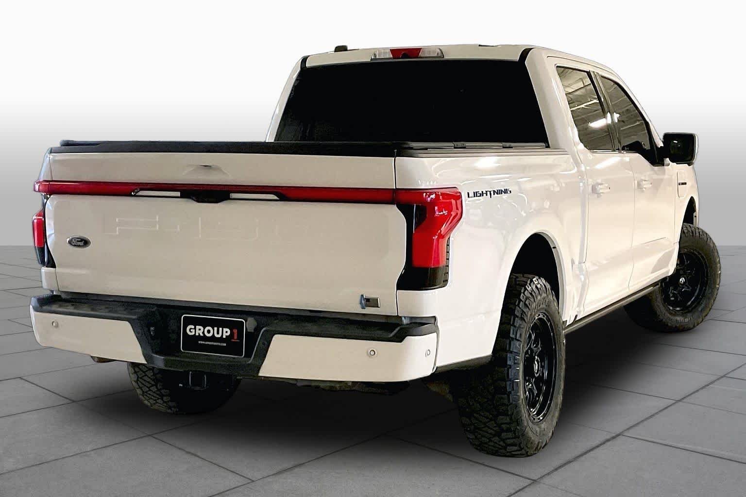 Used 2023 Star White Metallic Tri-Coat Ford Platinum image 12