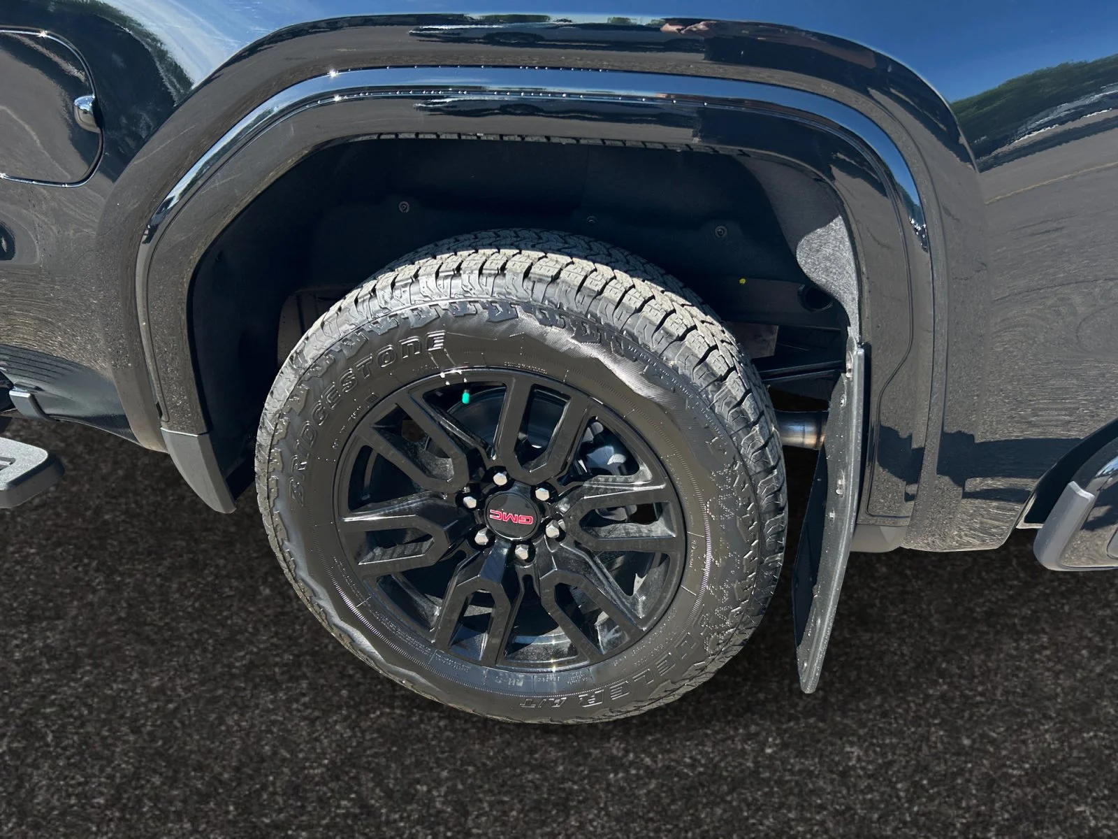 New 2026 Onyx Black GMC Elevation image 9