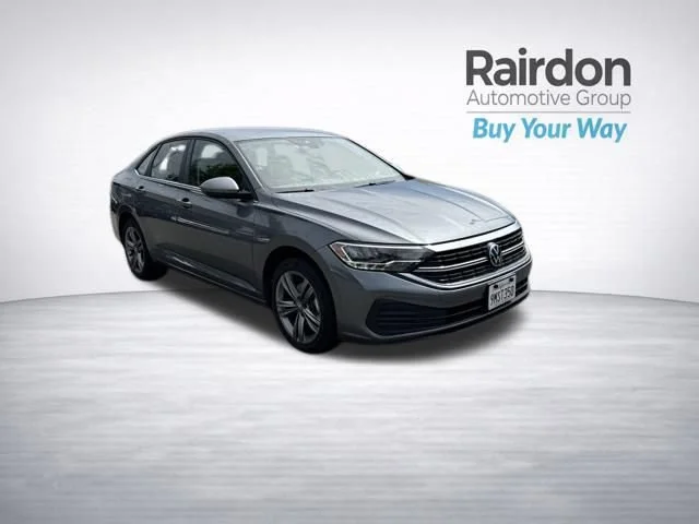 Used 2024 Platinum Gray Metallic Volkswagen SE image 1