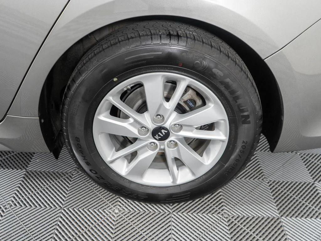 Used 2016 Gray Kia LX image 25
