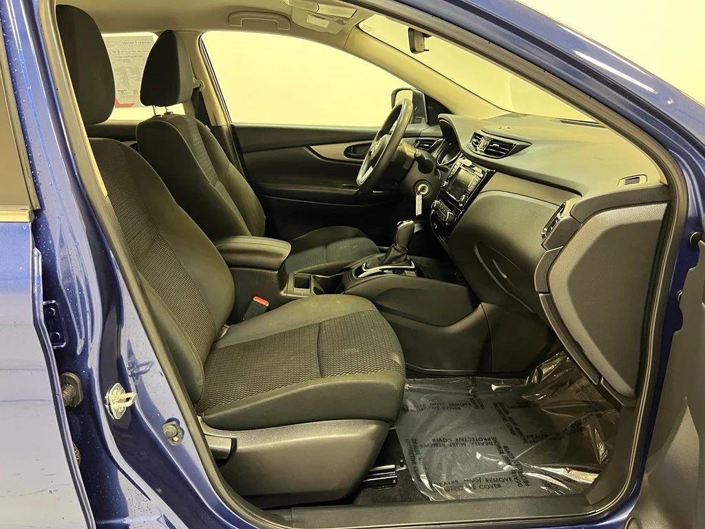 Used 2022 Blue Nissan S image 33