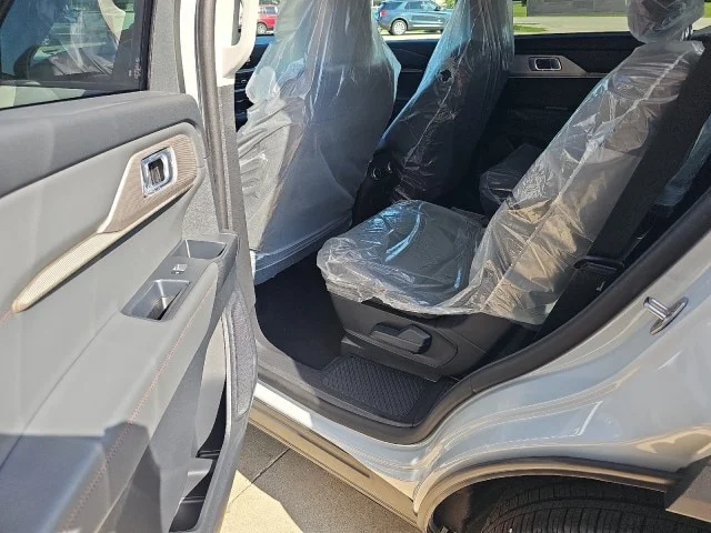 New 2026 Space White Metallic Ford Active image 47