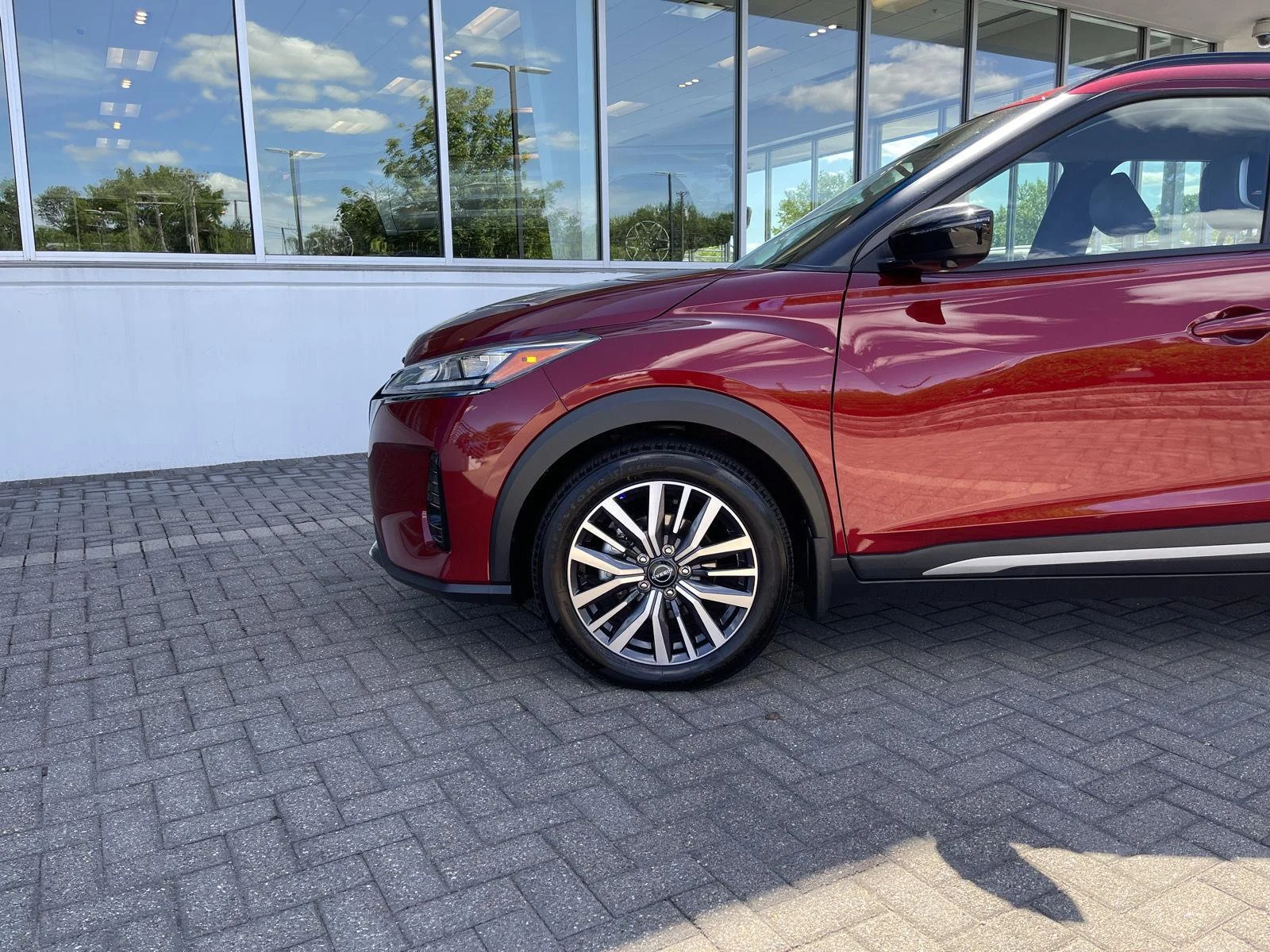 Used 2023 Scarlet Ember Tintcoat Nissan SR image 9