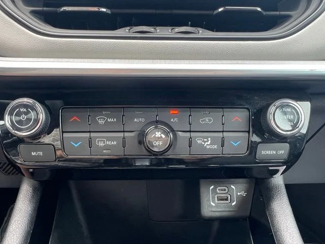 Used 2025 White Jeep Limited image 19