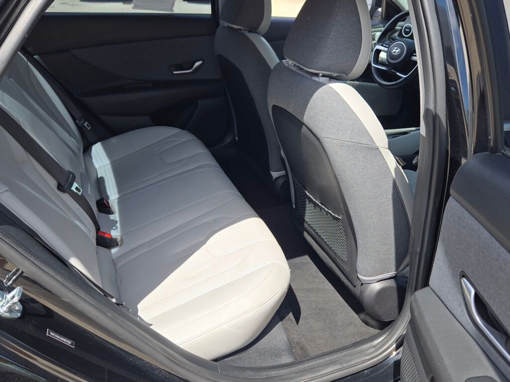 Used 2022 Black Hyundai Limited image 7