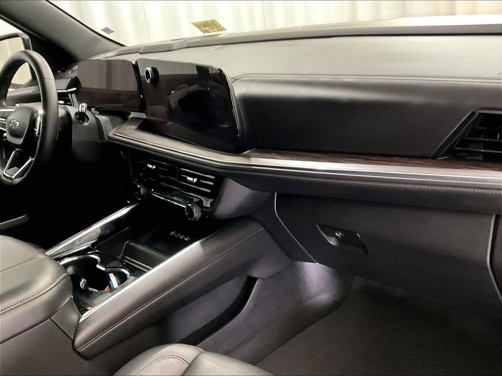 Used 2025 Gray Chevrolet Z71 image 14
