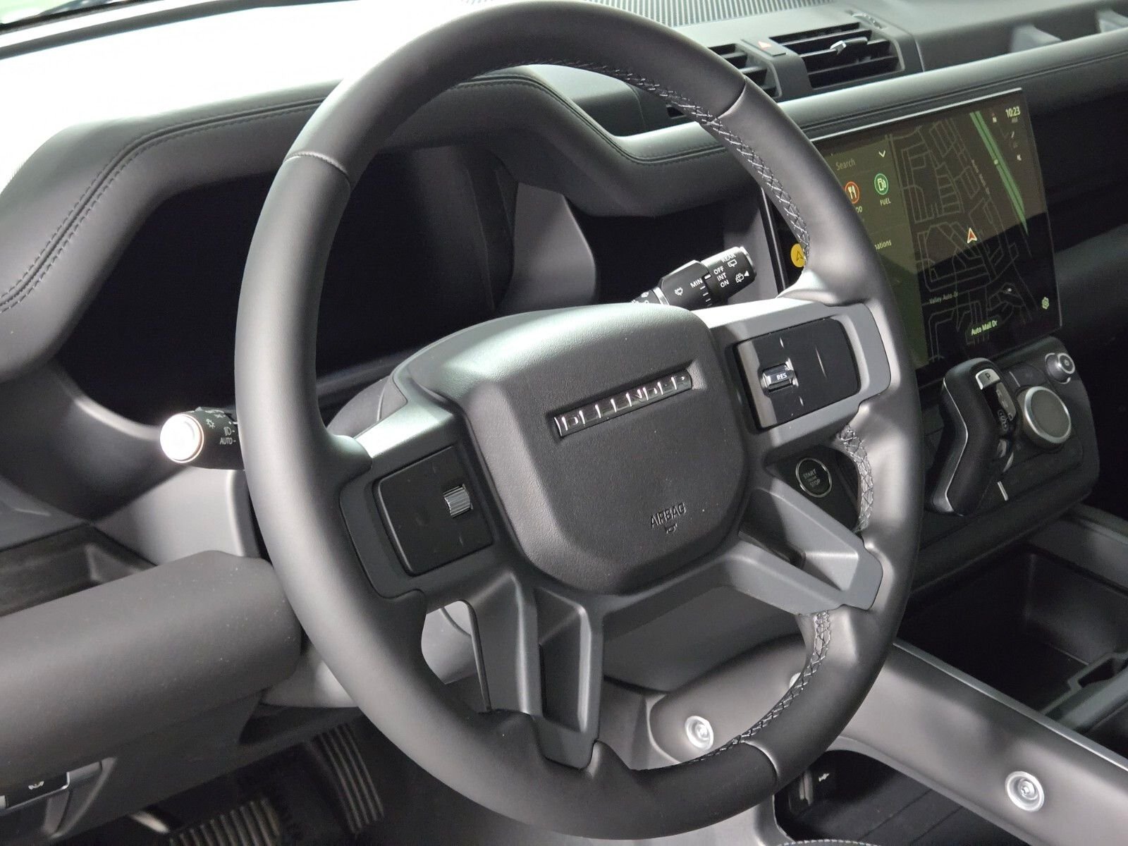New 2026 Woolstone Green Land Rover X-Dynamic SE image 24