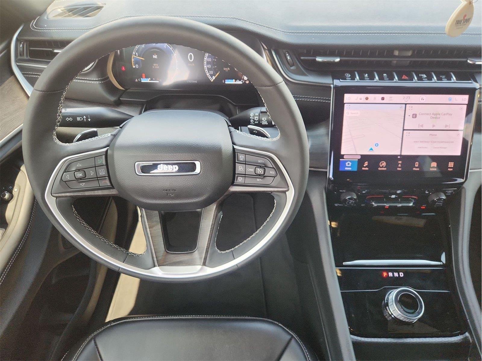 2025 Jeep Grand Cherokee L photo 11 of 34