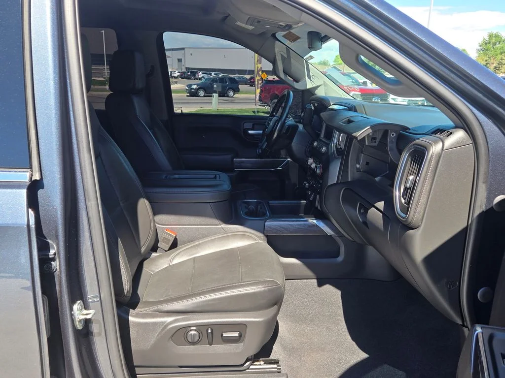 Used 2020 Shadow Gray Metallic Chevrolet LTZ image 12