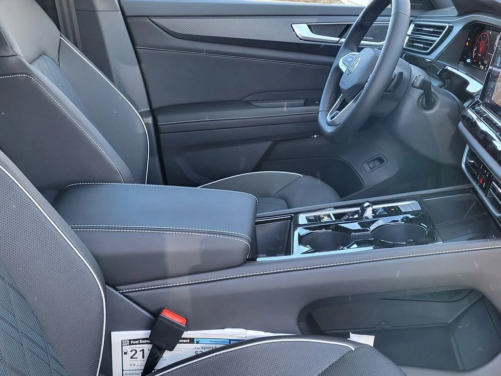 2025 Volkswagen Atlas Cross Sport SEL Premium R-LINE - Photo 18