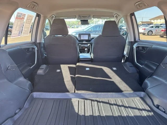 2019 Toyota RAV4 LE - Photo 38