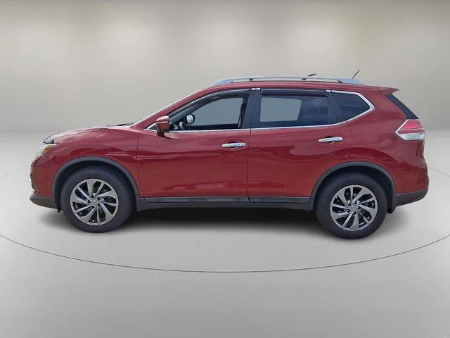 Used 2015 Red Nissan SL image 6