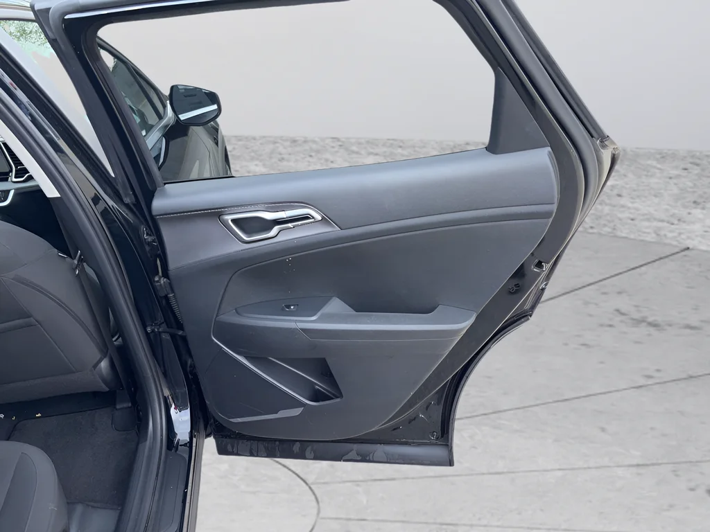 2025 Kia Sportage LX - Photo 34