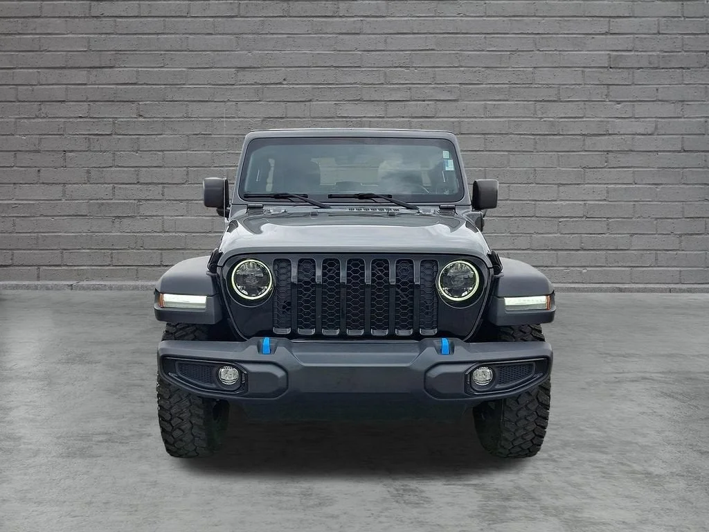 Used 2023 Gray Jeep 4x4 image 47