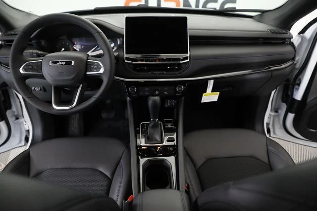 New 2026 Bright White Clear-Coat Exterior Paint Jeep Latitude image 23