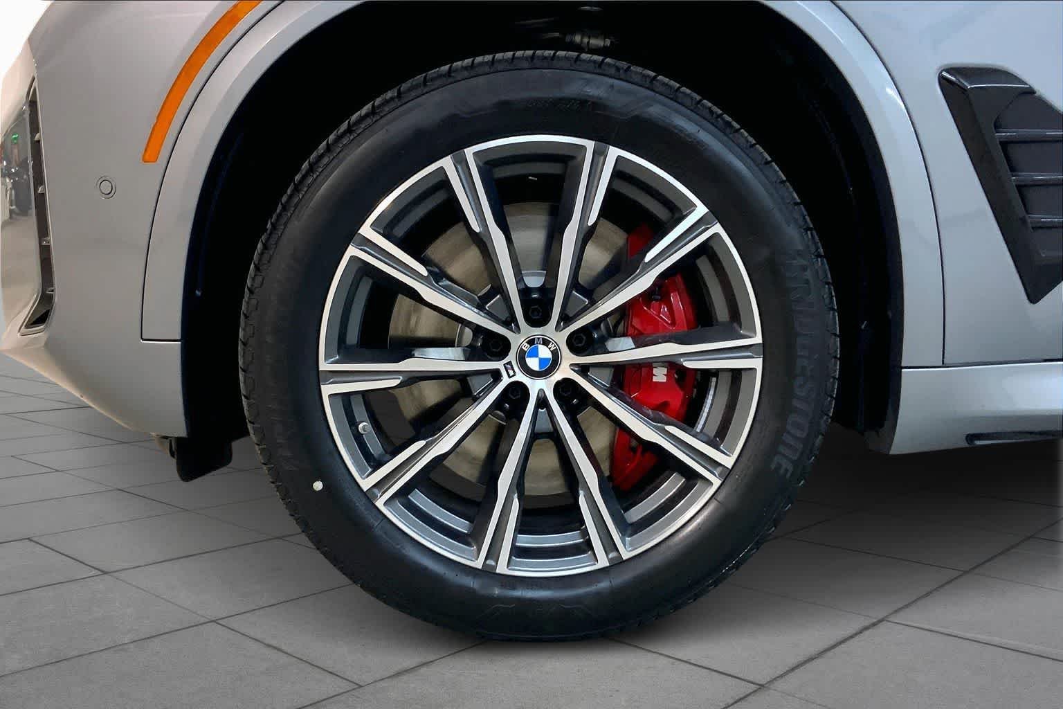 New 2026 Skyscraper Grey Metallic BMW M60i image 12