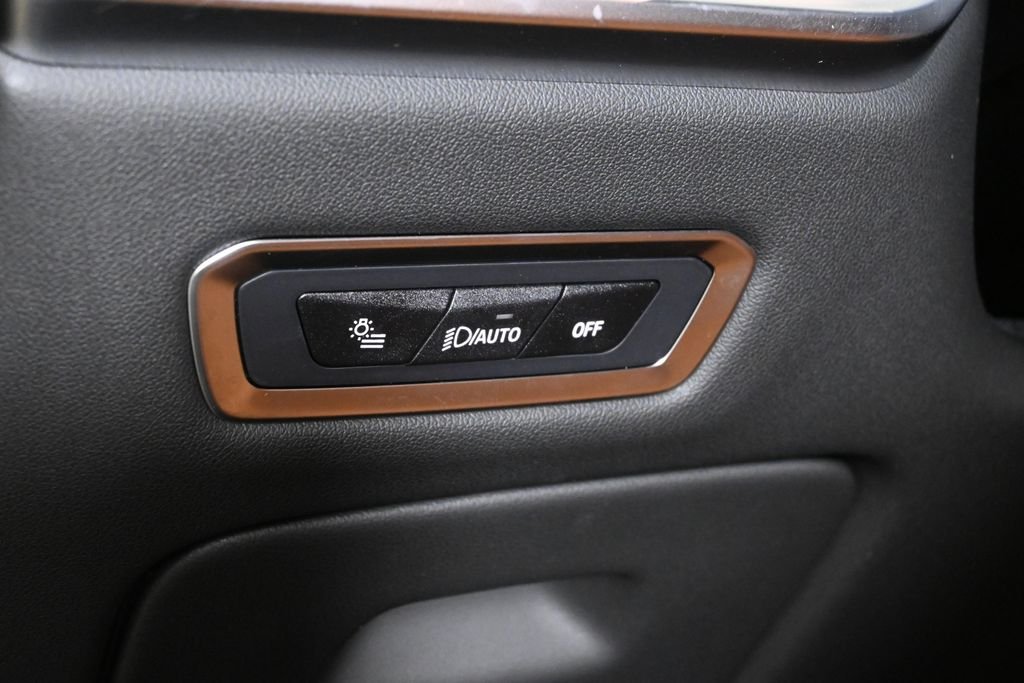 Used 2027 Black Sapphire Metallic BMW xDrive40i image 26