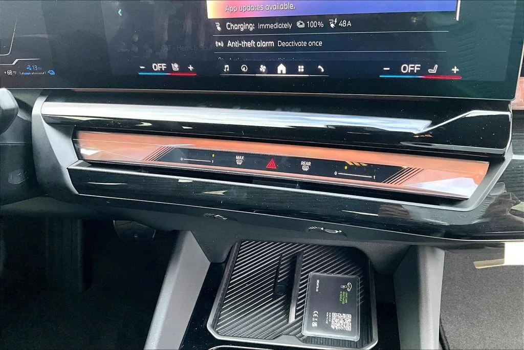 2026 BMW 5 Series 550e - Photo 17