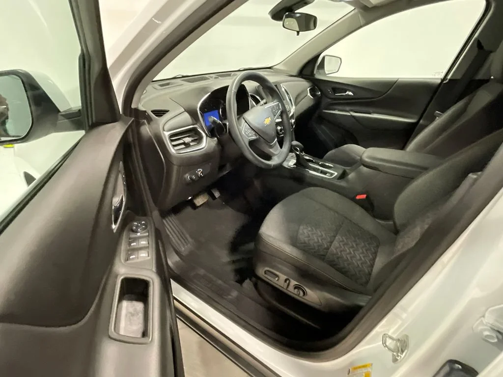 Used 2024 Summit White Chevrolet LT image 19