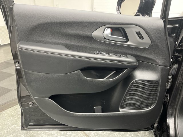 2025 Chrysler Pacifica Select - Photo 7