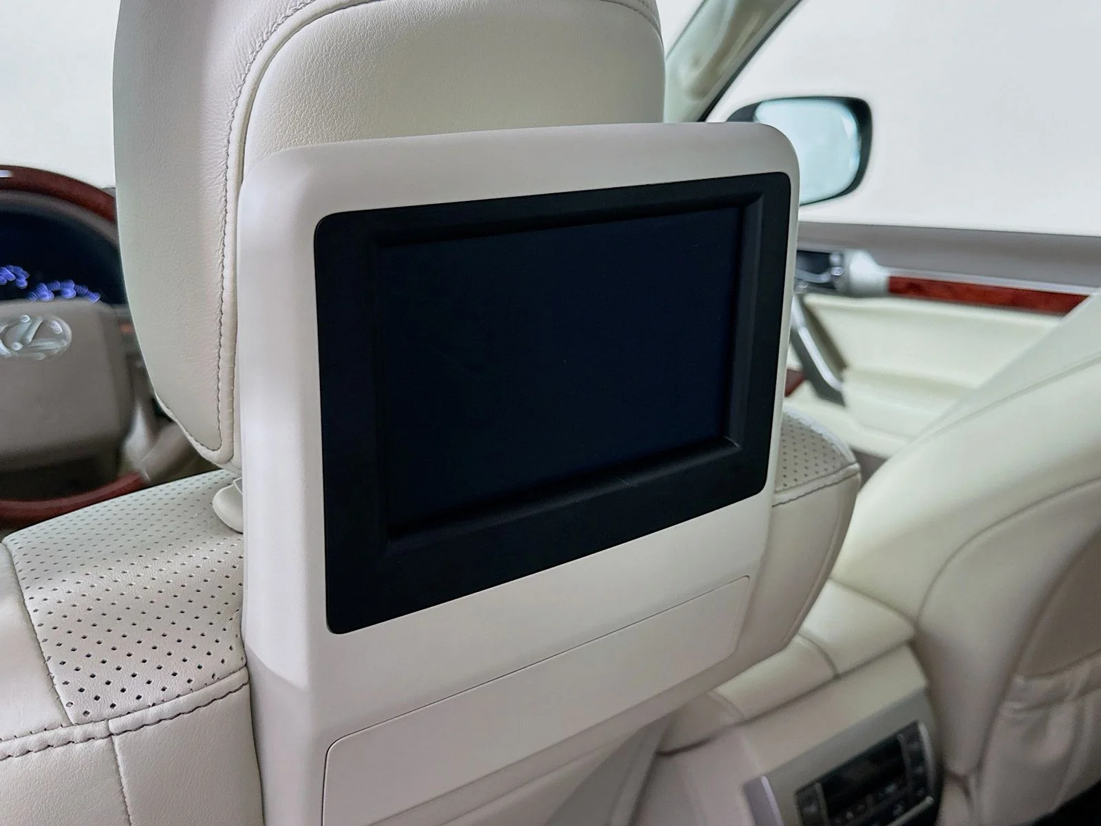 Used 2013 Knights Armor Pearl Lexus 460 Premium image 28