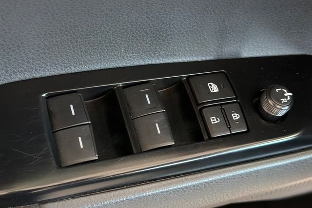 Used 2025 Ice Cap Toyota SE image 16