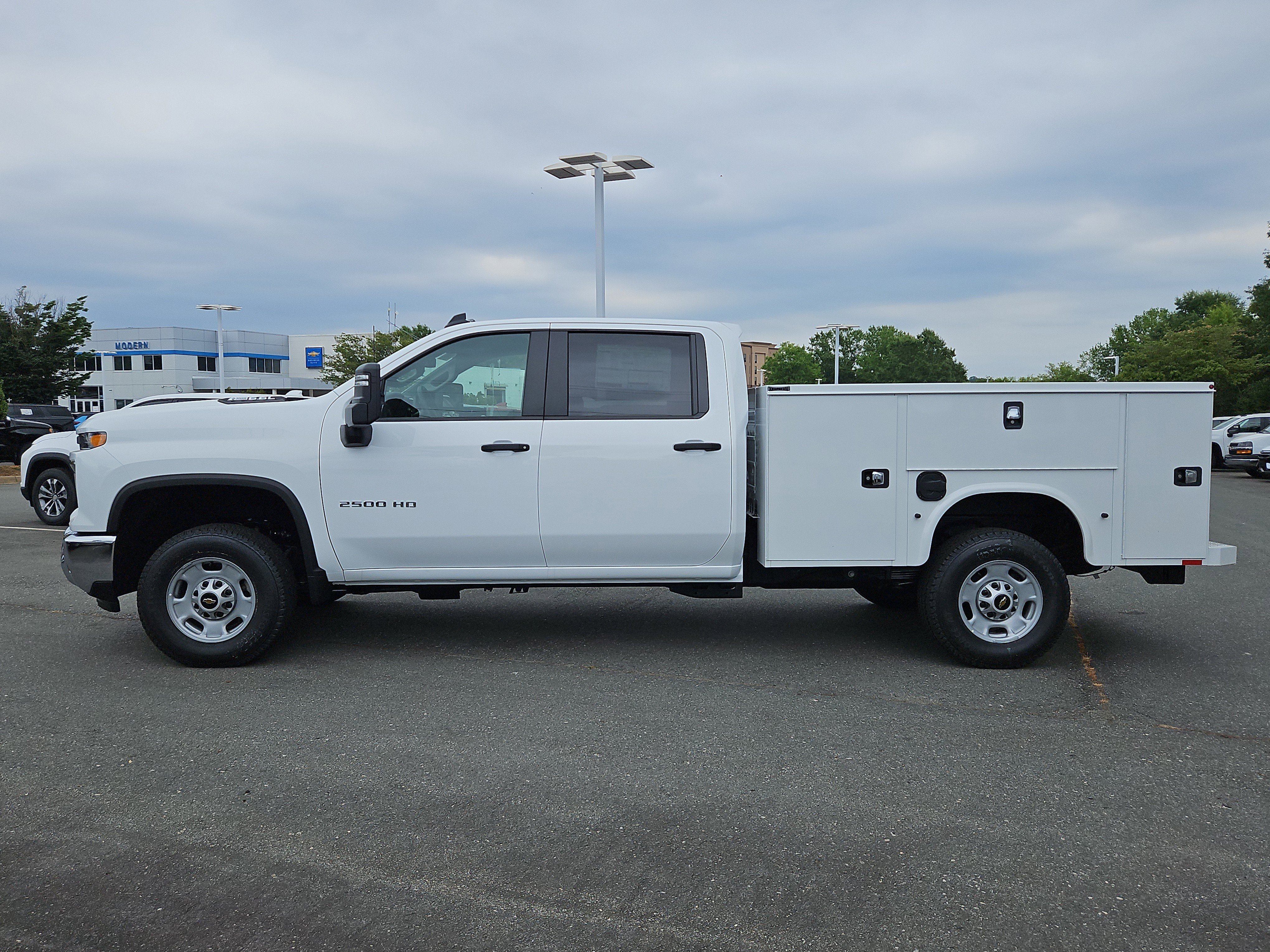 New 2026 Summit White Chevrolet WT image 2