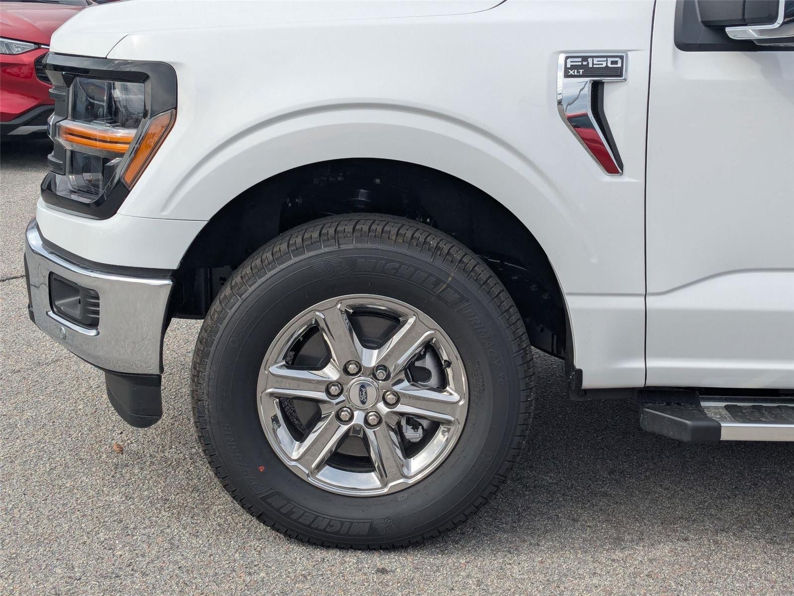 New 2025 Oxford White Ford XLT image 10
