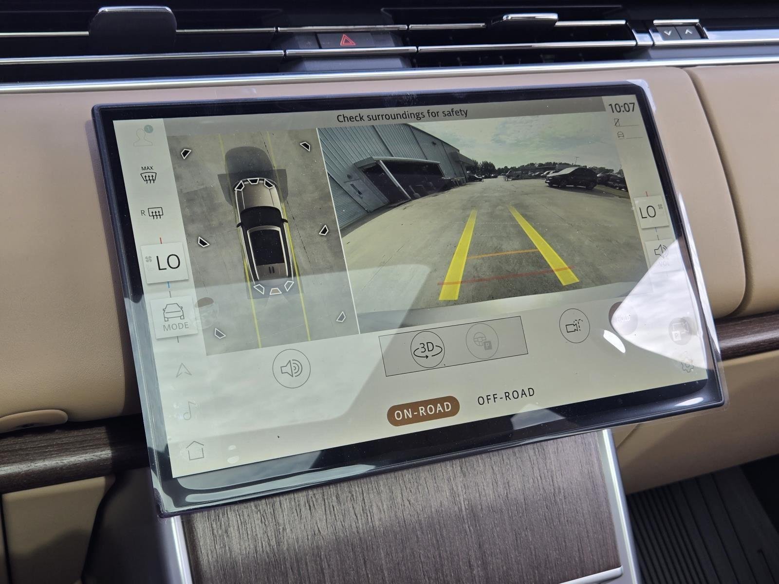 New 2026 Batumi Gold LAND ROVER SE PHEV image 24