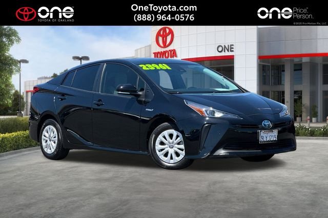 2022 Toyota Prius LE FWD's photo