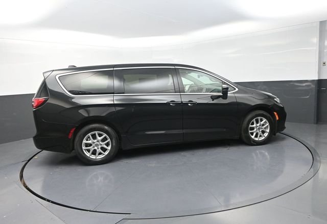 Used 2023 Black Chrysler Touring L image 10