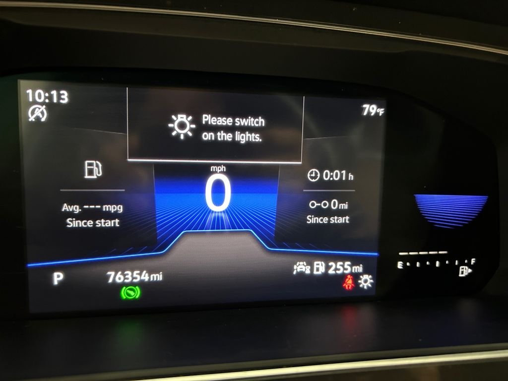 Used 2022  Volkswagen 2.0T SE image 10