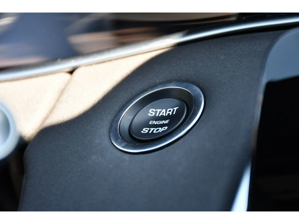 Used 2023 Fuji White Land Rover S image 34