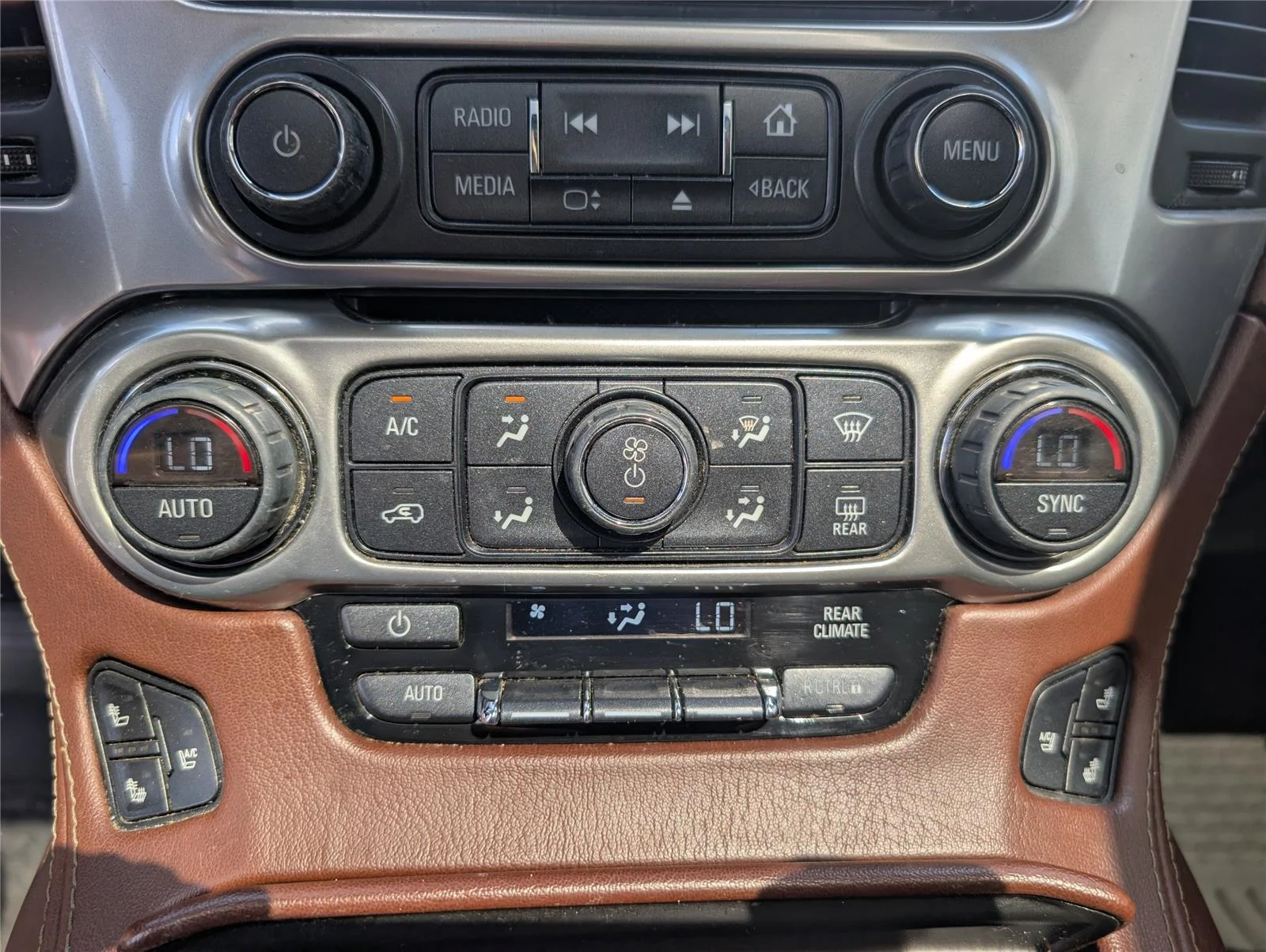 Used 2016 Iridescent Pearl Tricoat Chevrolet LTZ image 28
