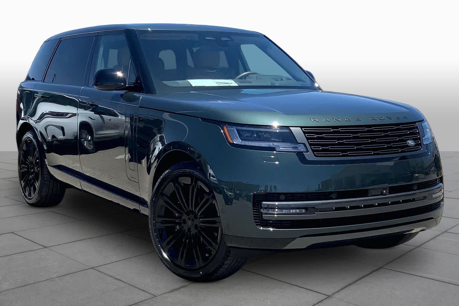 New 2026 Belgravia Green Land Rover SE image 2