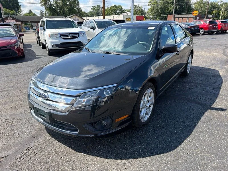 Used 2011 Black Ford SE image 3