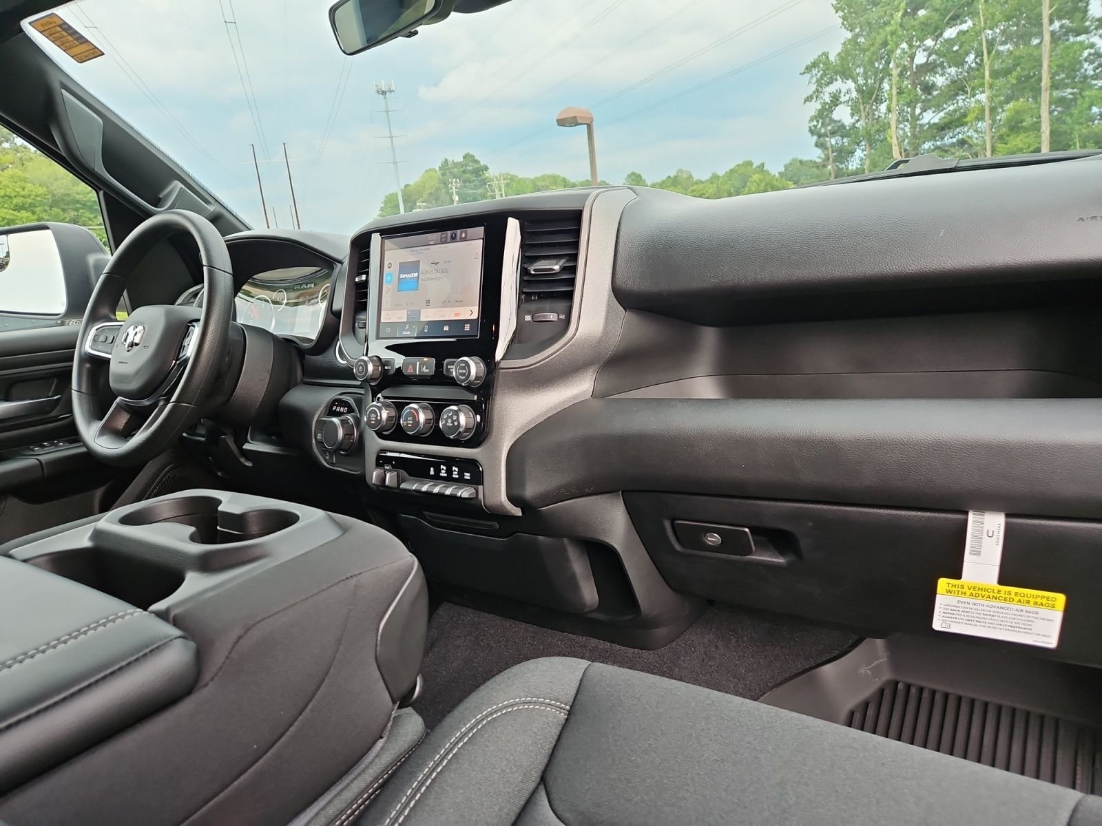 New 2026 Diamond Black Crystal Pearl-Coat Exterior Paint RAM Tradesman image 16