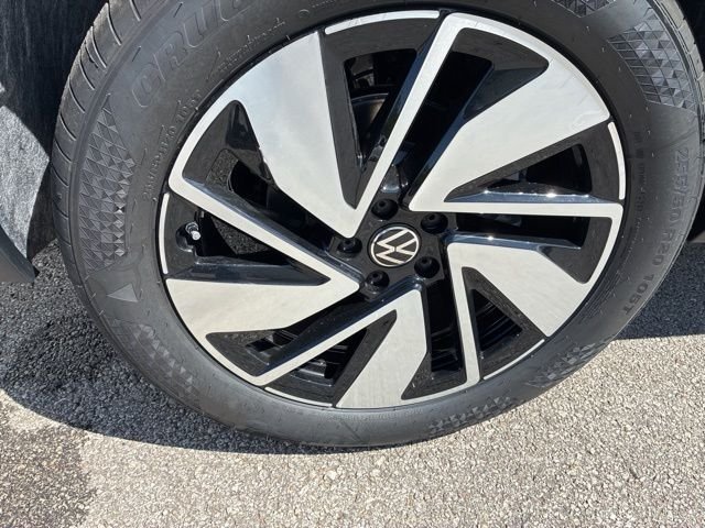 New 2026 Deep Black Volkswagen 2.0T SEL image 3