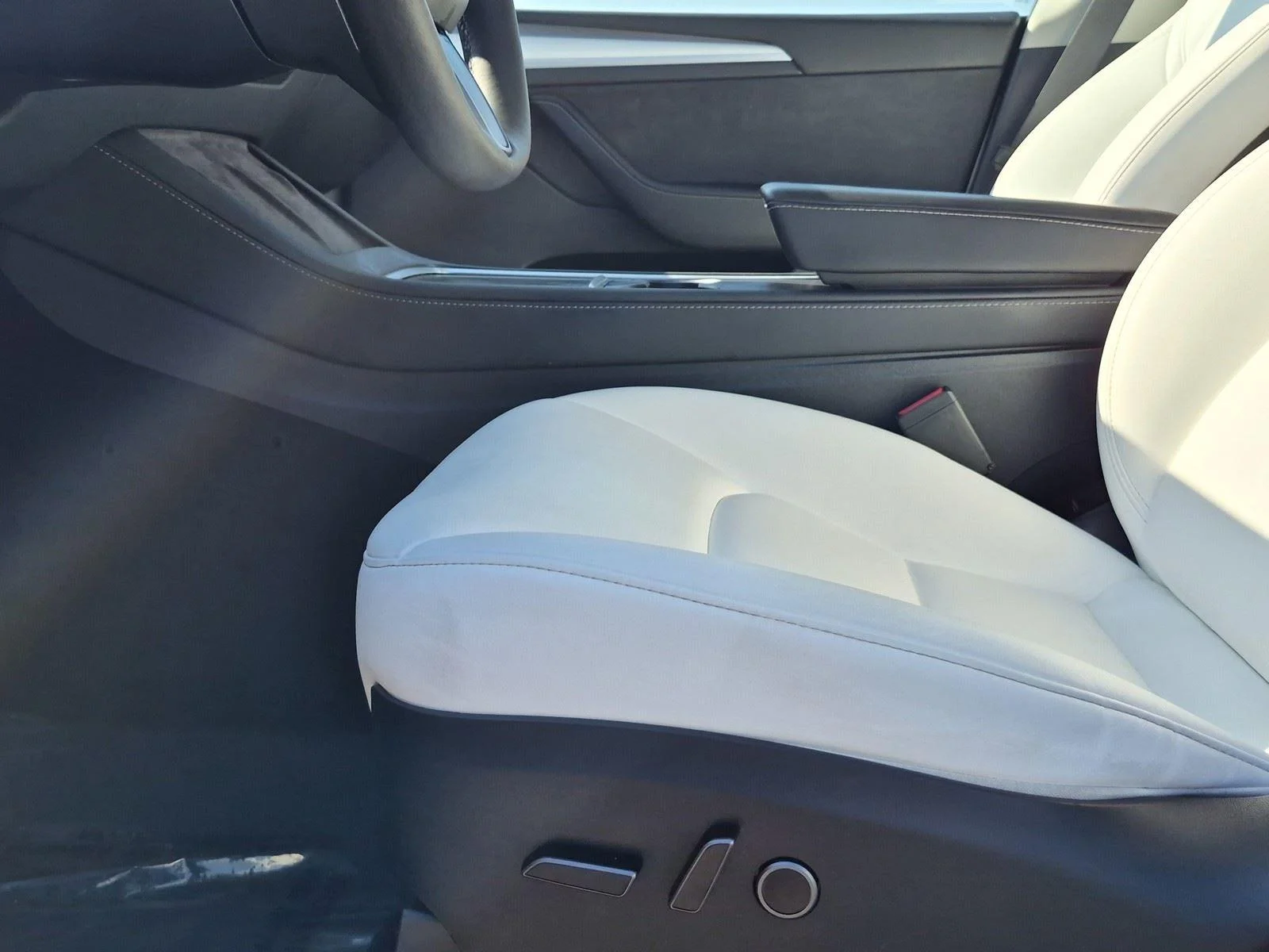 Used 2023  TESLA  image 17