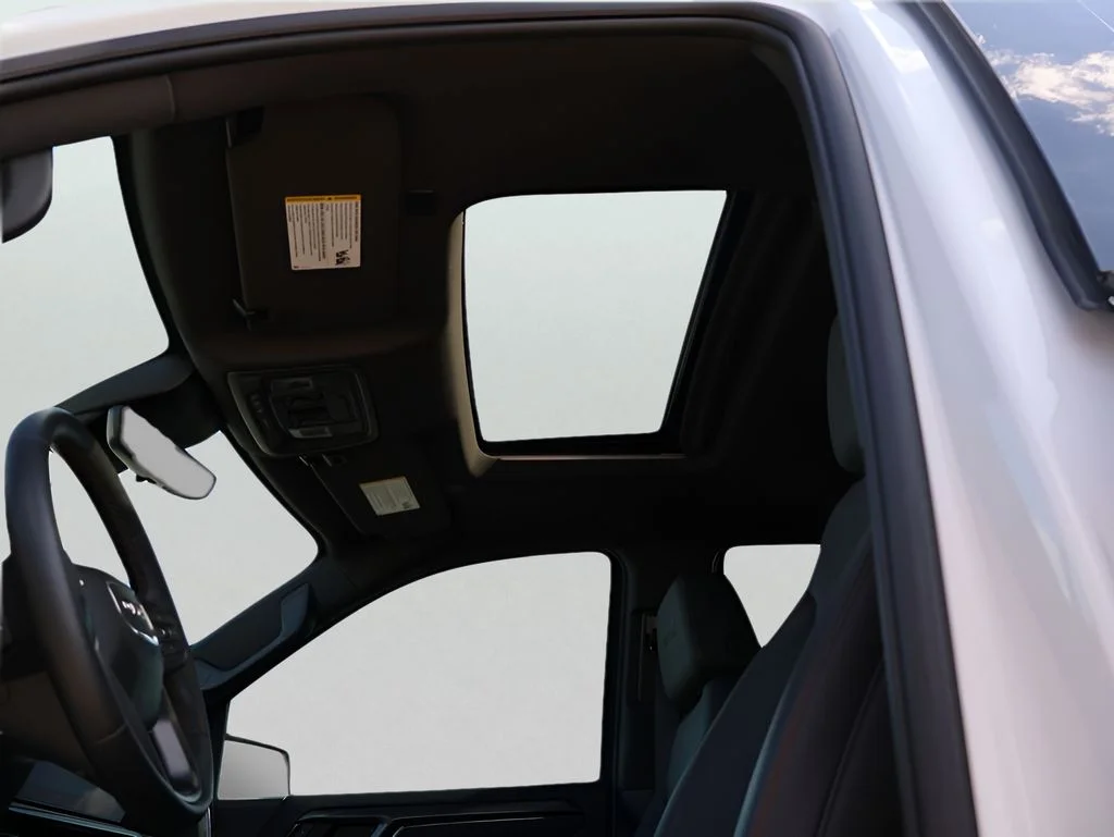 Used 2023 White GMC AT4 image 39