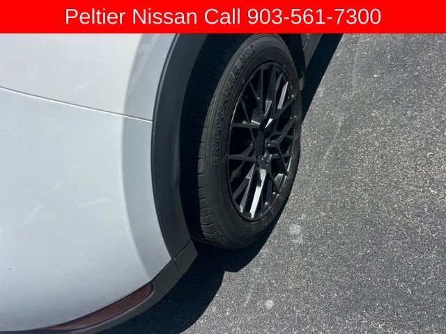 Used 2017 White Mazda Grand Select image 7