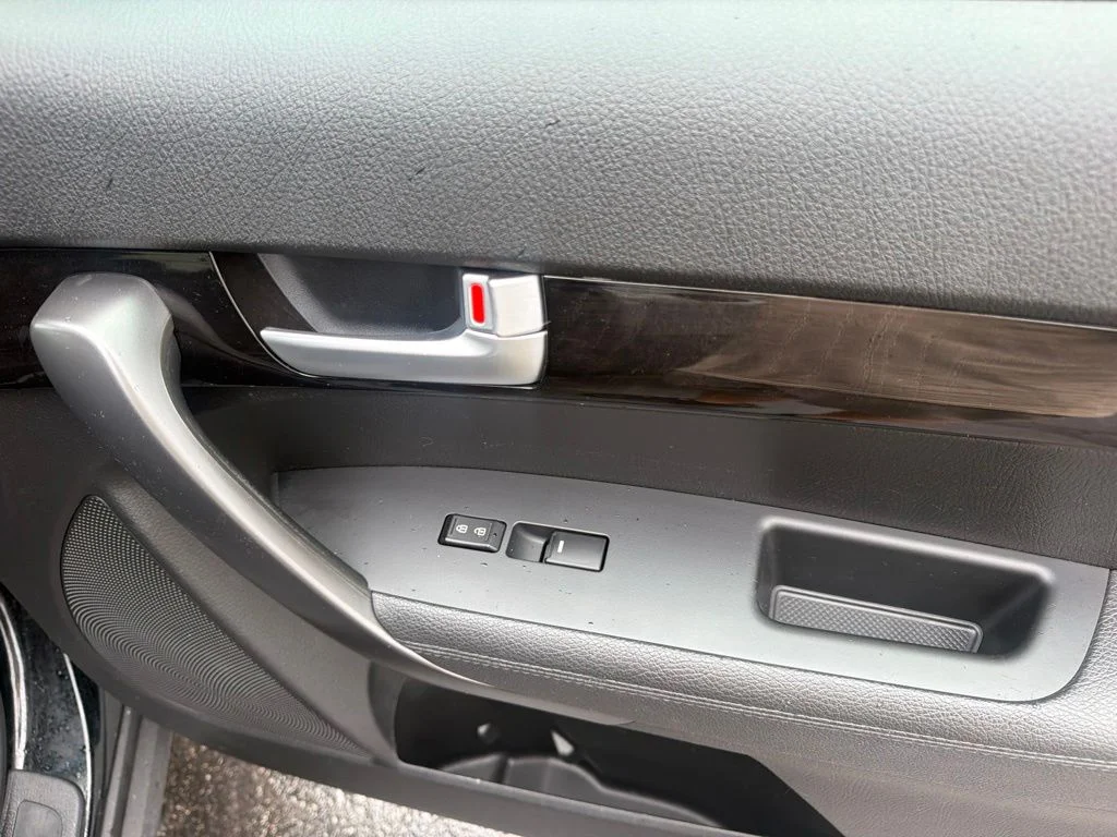 Used 2015 Black Kia LX image 37