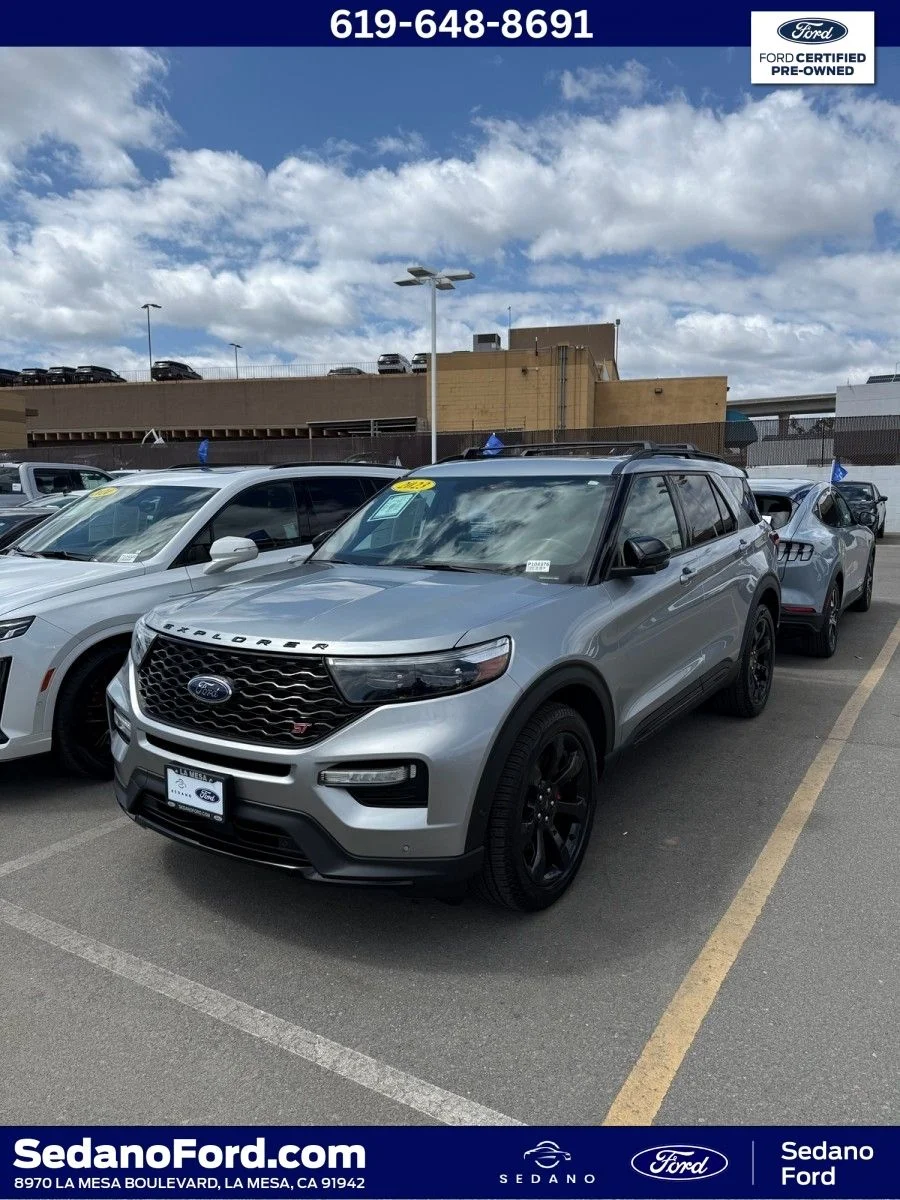 2023 Ford Explorer ST 4WD's photo