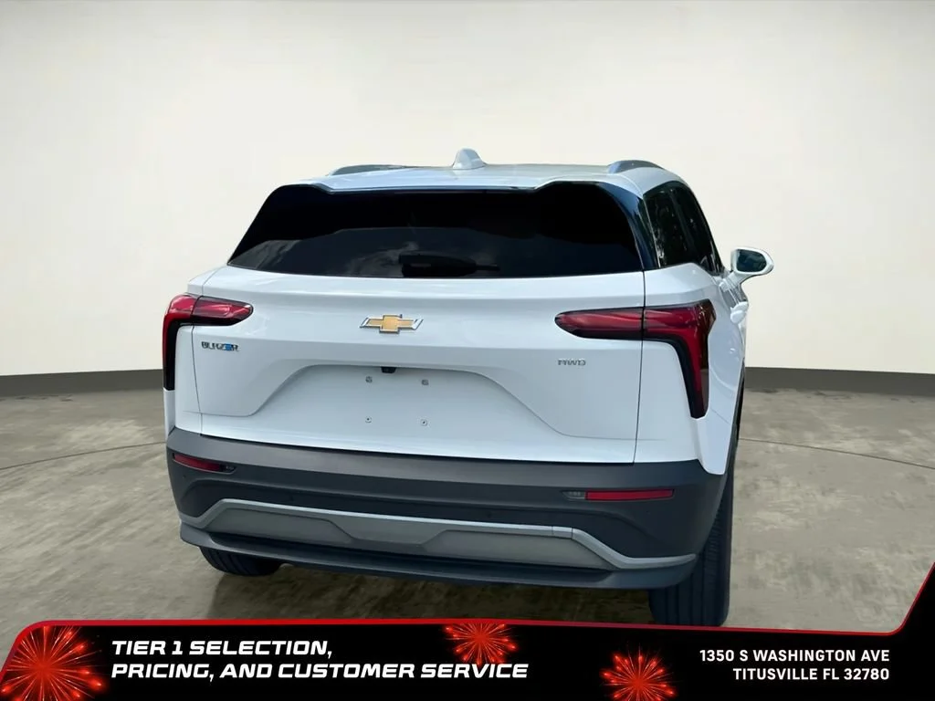 Used 2024 Summit White Chevrolet LT image 8
