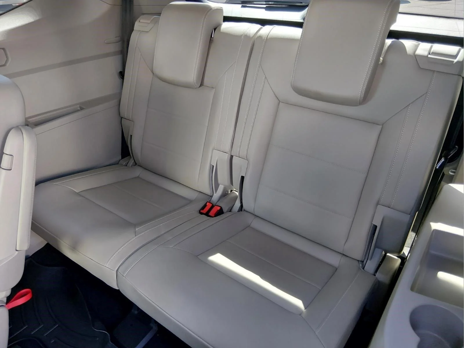Used 2022 Pure White Volkswagen 3.6L V6 SE w/Technology image 15