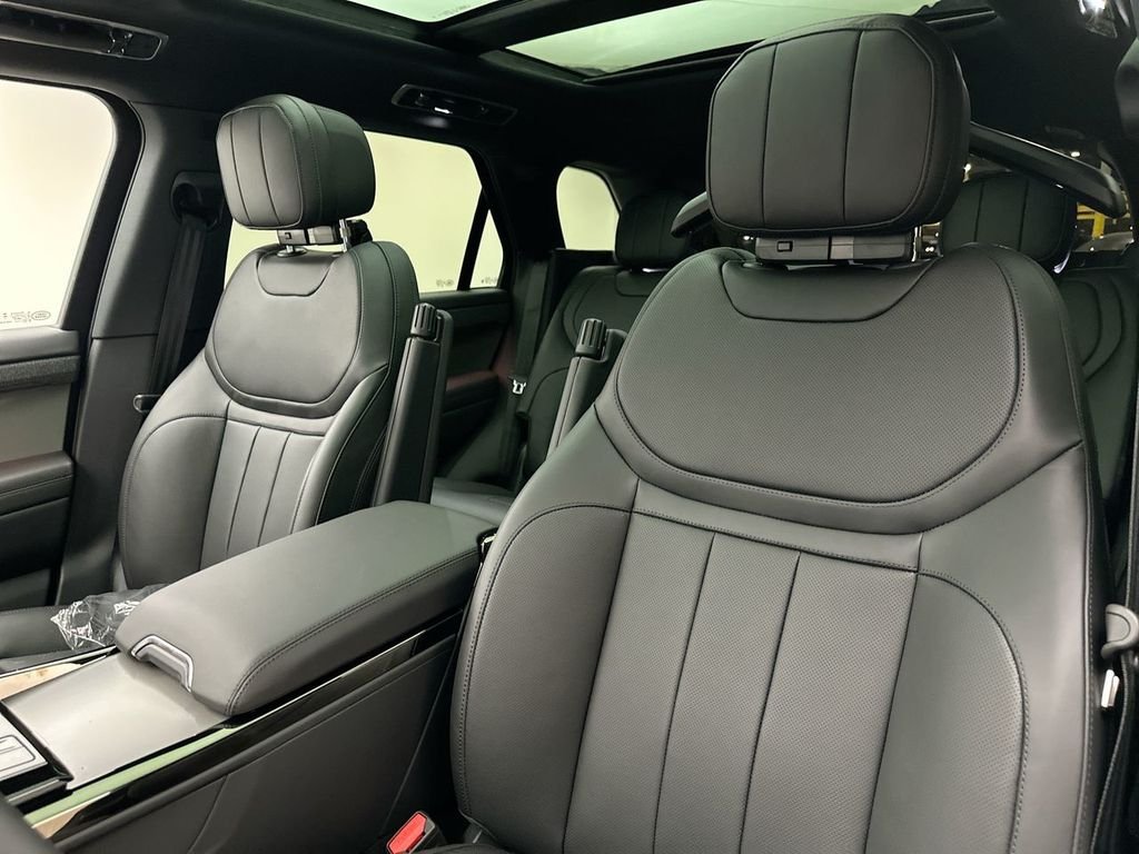 New 2026 Borasco Grey Land Rover SE image 10