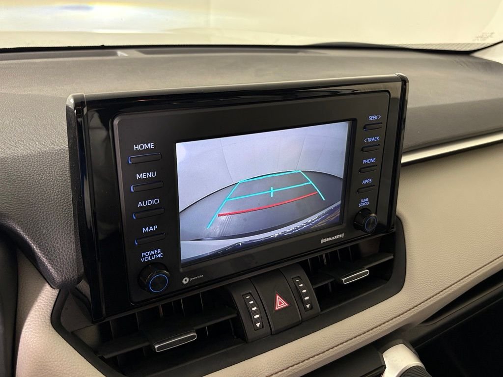 Used 2021 White Toyota XLE Premium image 27