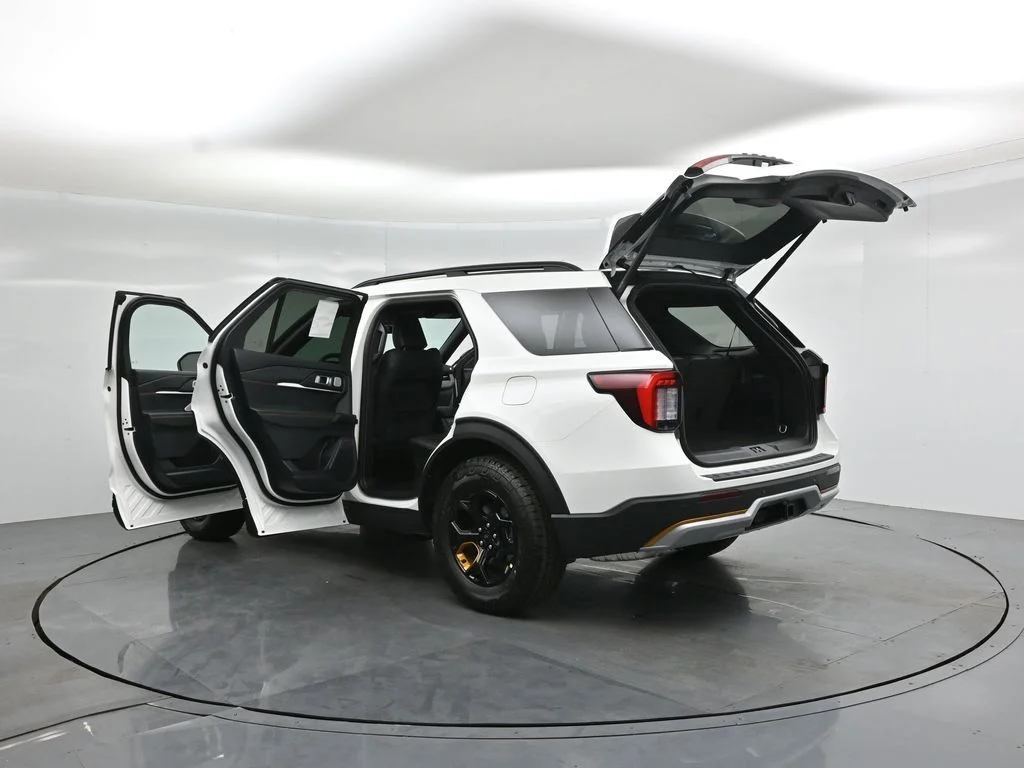New 2026 Star White Metallic Tri-Coat Ford Tremor image 35
